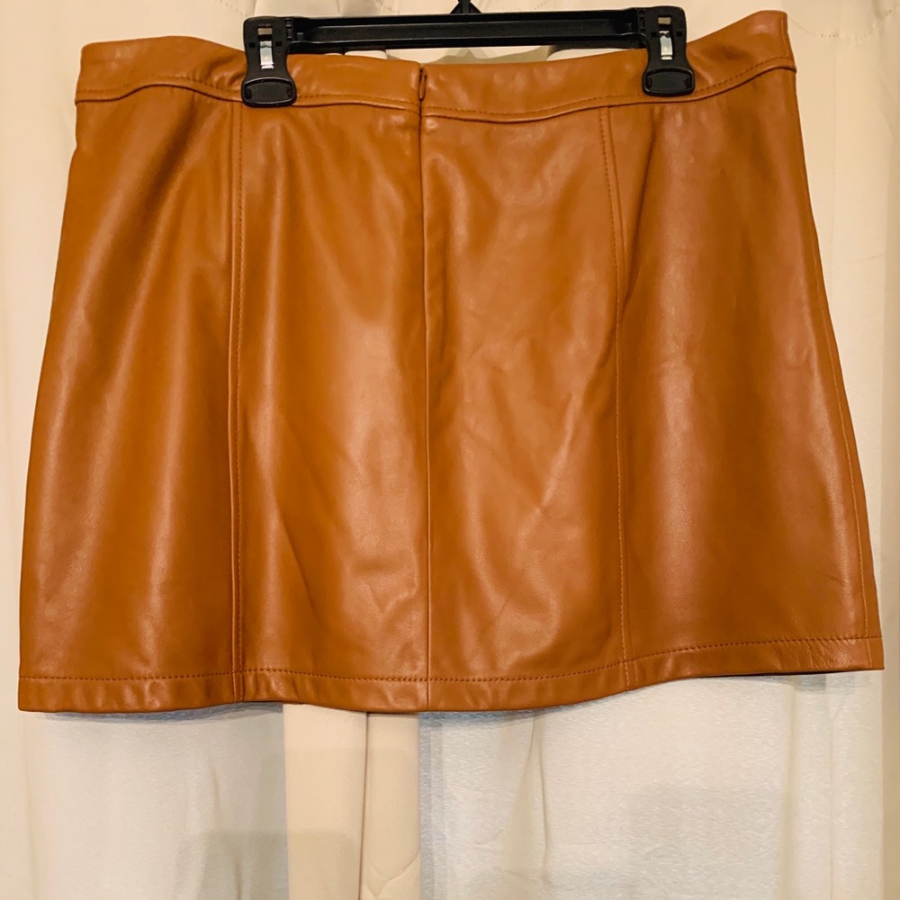 A brown/caramel leather Gianni Bini skirt.